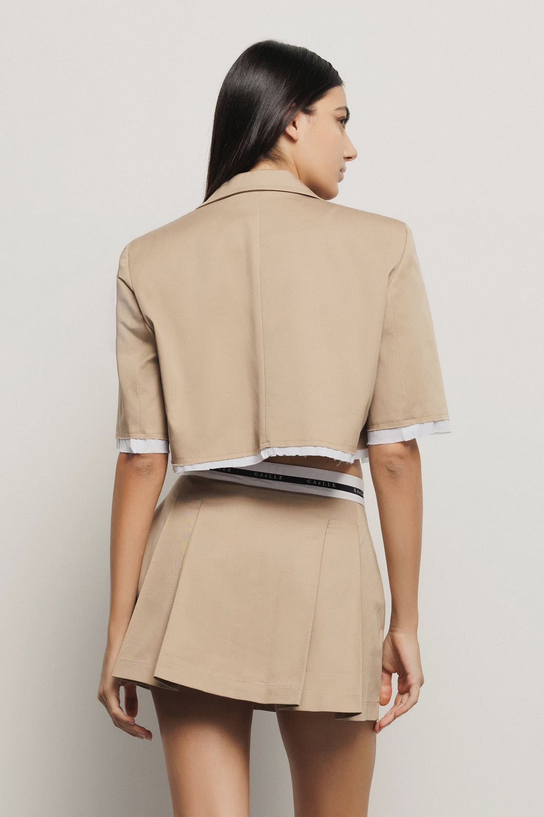 BLAZER CURTO DE ALFAIATARIA CAMEL GAELLE PARIS