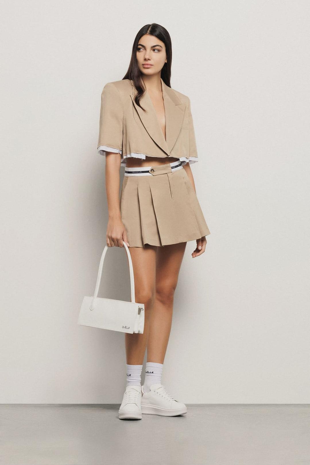 BLAZER CURTO DE ALFAIATARIA CAMEL GAELLE PARIS