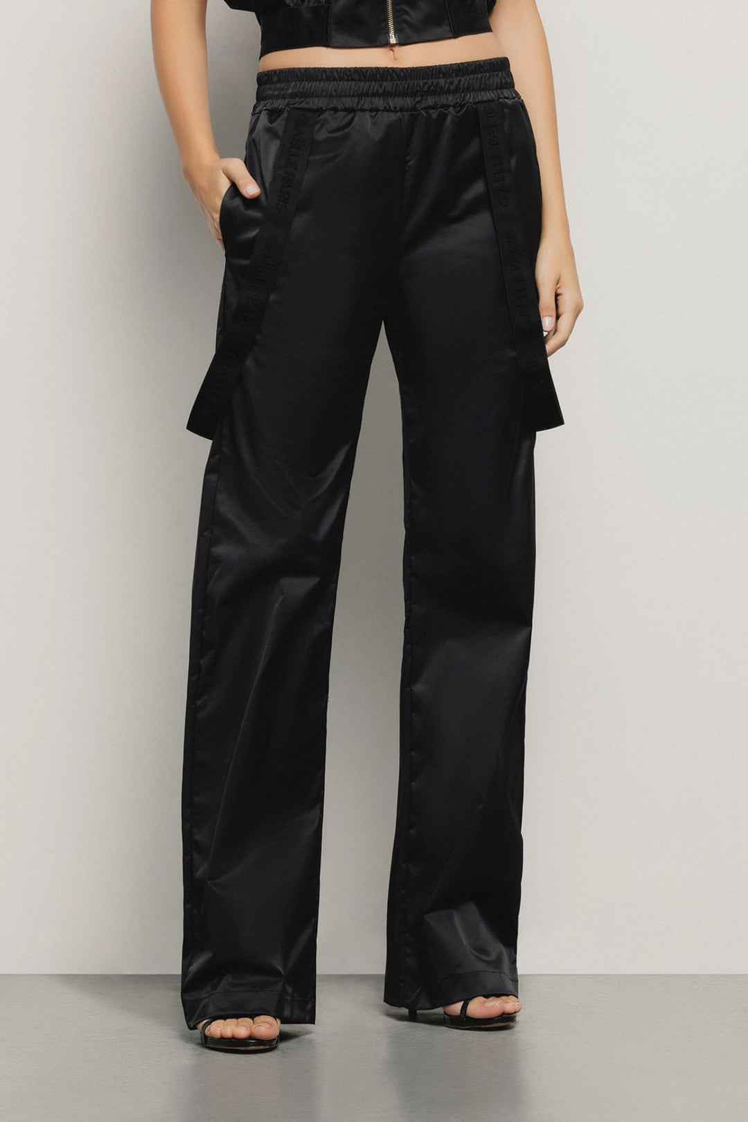 PANTALONA COM DETALHE FITA GAELLE PARIS
