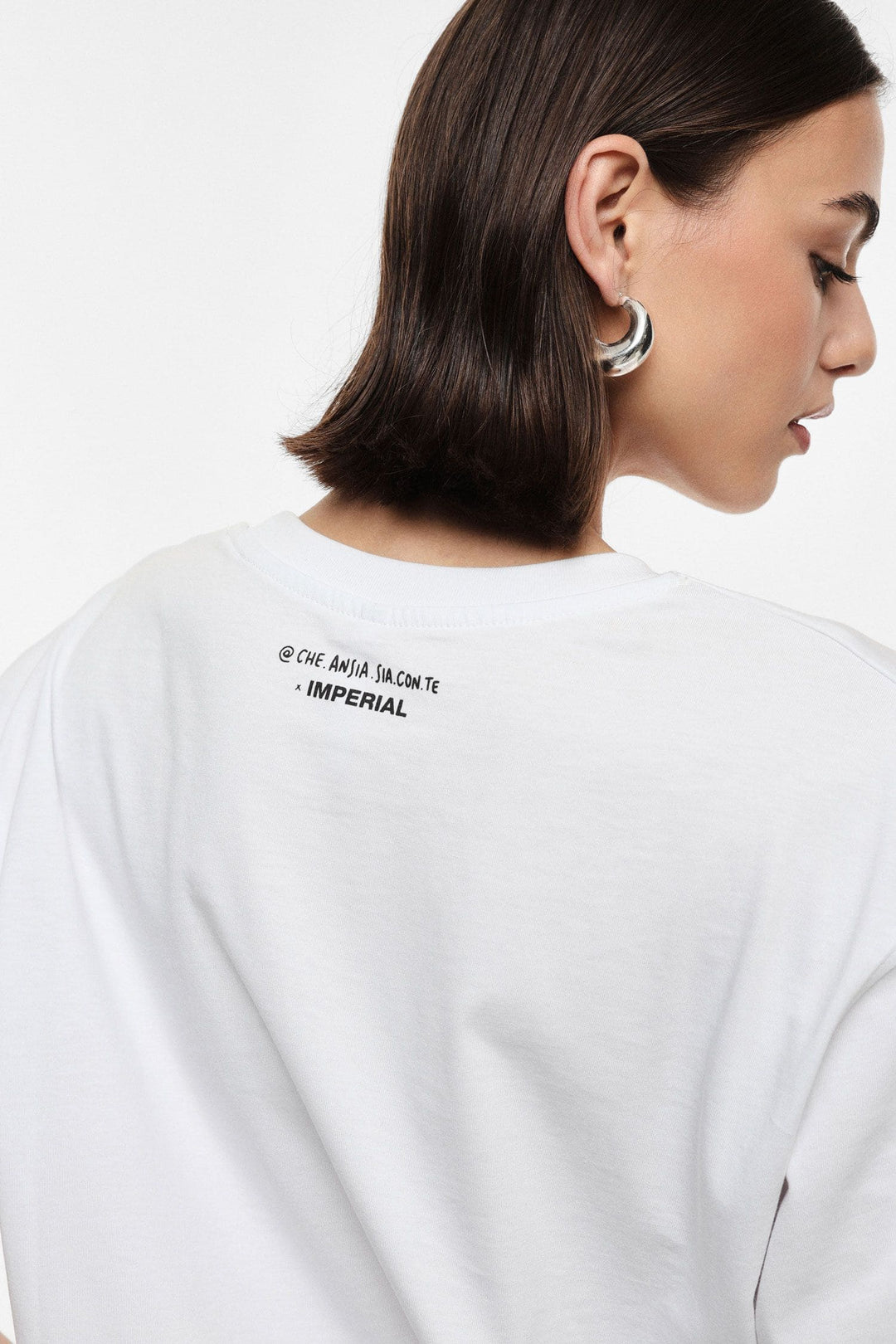 T-SHIRT BRANCA ESTAMPADO PORTA-LÁPIS IMPERIAL