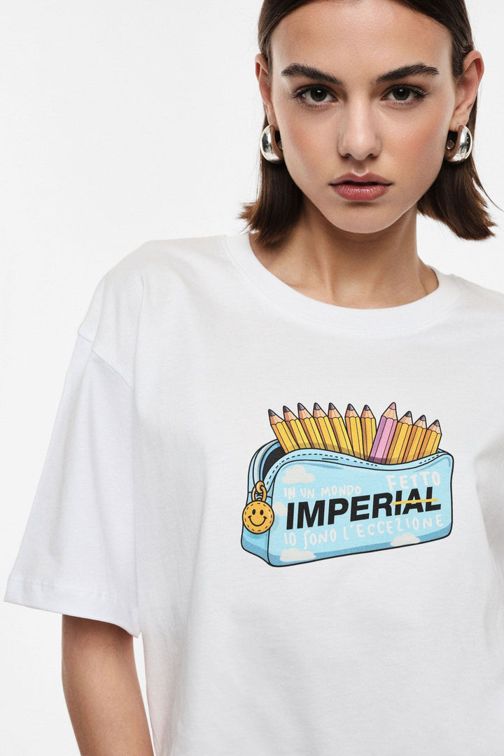 T-SHIRT BRANCA ESTAMPADO PORTA-LÁPIS IMPERIAL
