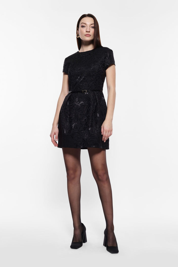 VESTIDO PRETO ESTRUTURADO JCAQUARD COM BRILHO IMPERIAL