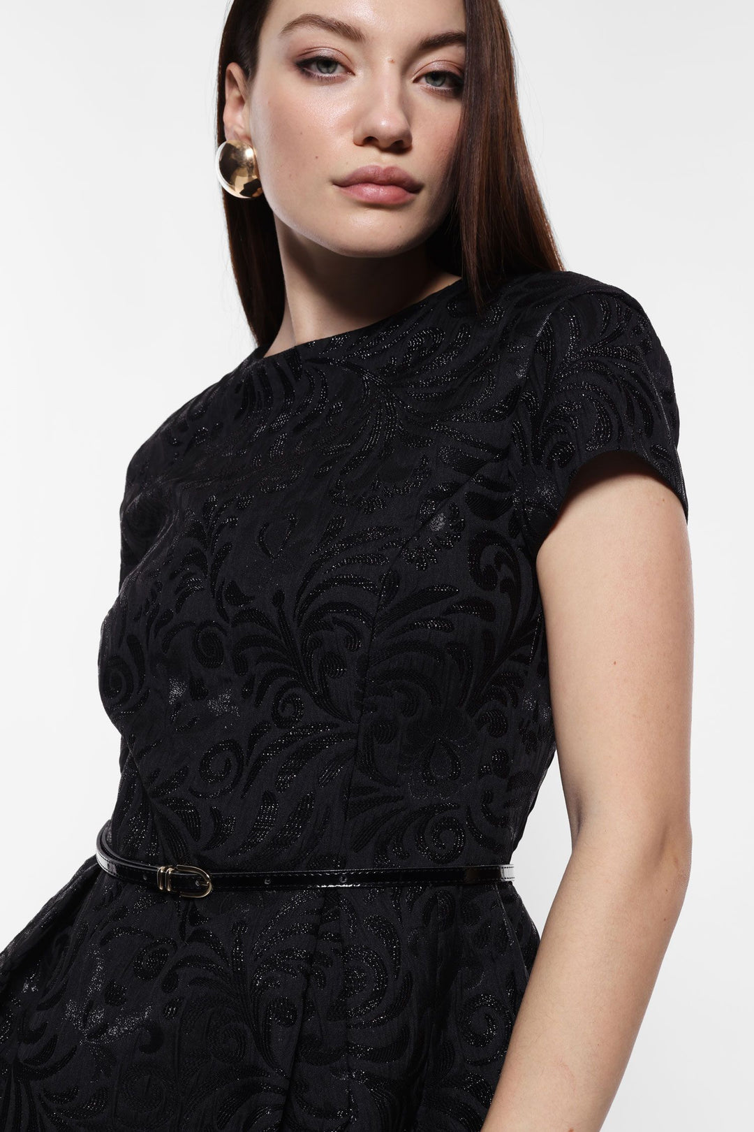 VESTIDO PRETO ESTRUTURADO JCAQUARD COM BRILHO IMPERIAL