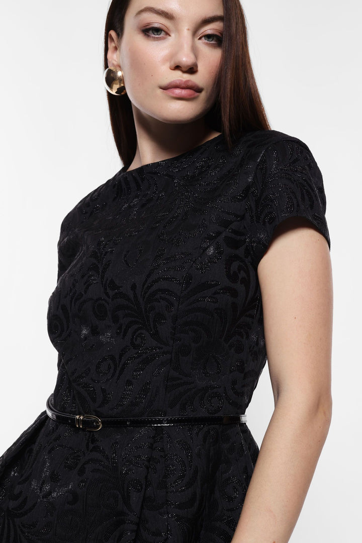 VESTIDO PRETO ESTRUTURADO JCAQUARD COM BRILHO IMPERIAL