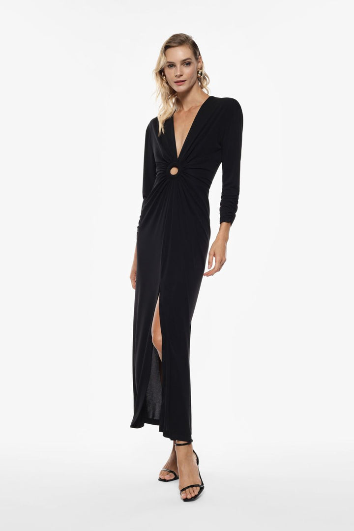 VESTIDO PRETO COM DETALHE DE ARGOLA IMPERIAL
