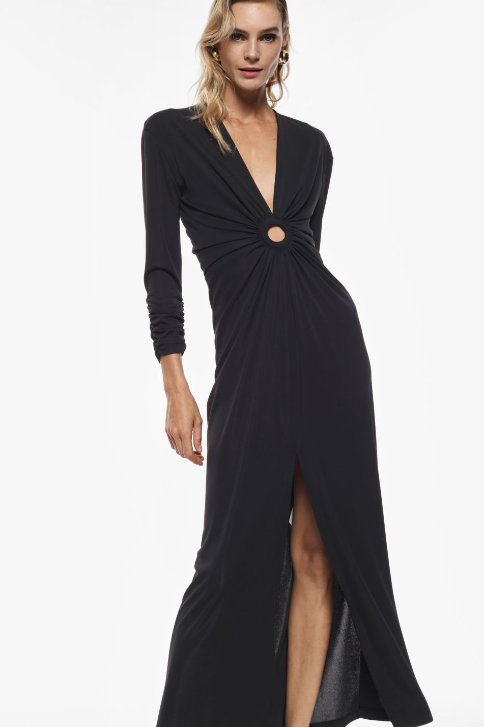 VESTIDO PRETO COM DETALHE DE ARGOLA IMPERIAL