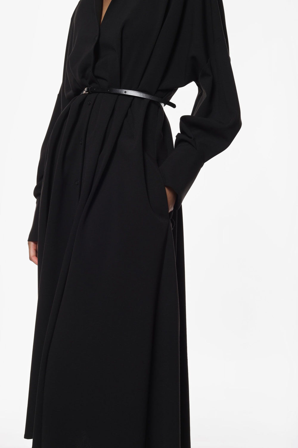 Vestido camiseiro preto com cinto Imperial | Ponto Chic