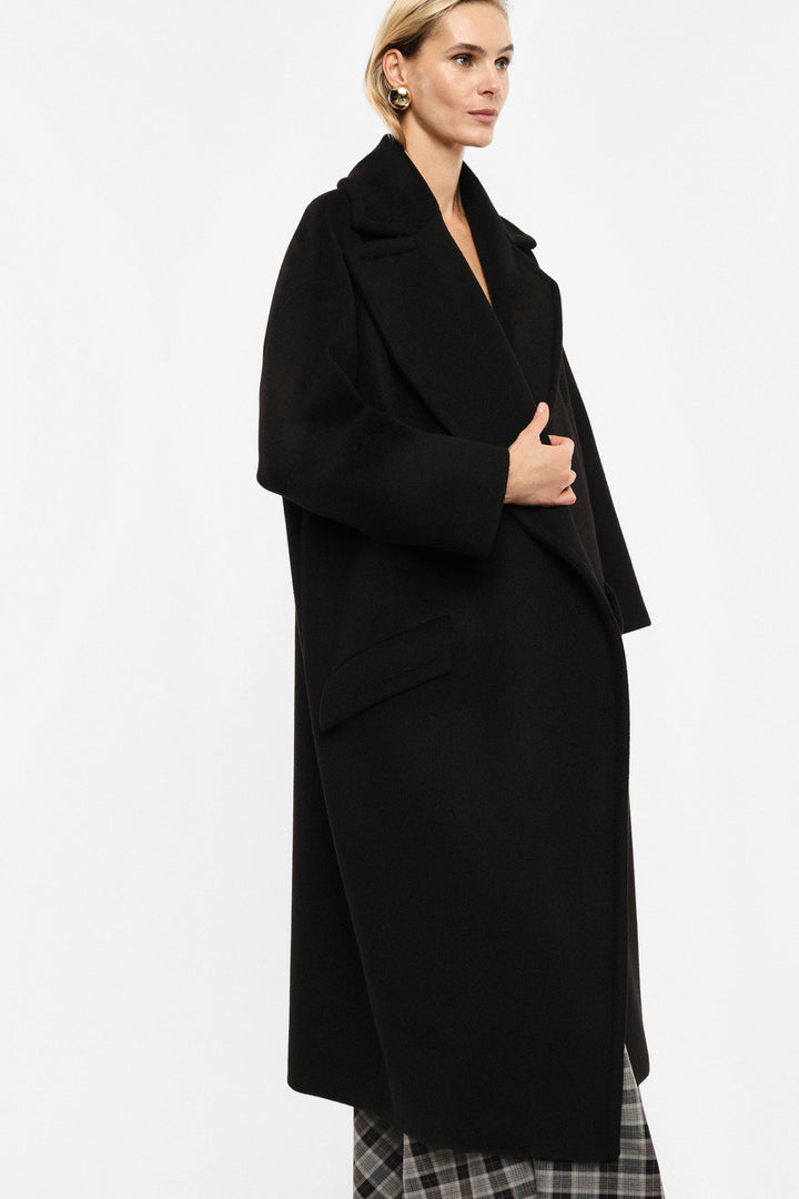 SOBRETUDO COMPRIDO PRETO OVERSIZE COM LAPELAS LARGAS IMPERIAL