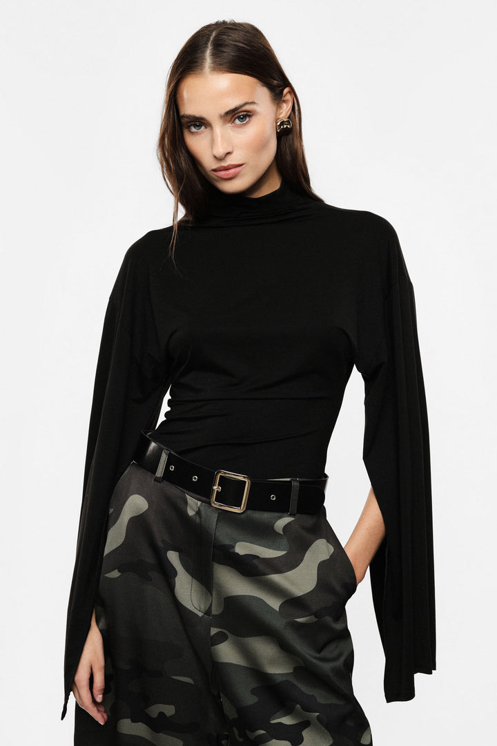 TOP PRETO DE GOLA ALTA COM MANGAS AMPLAS IMPERIAL