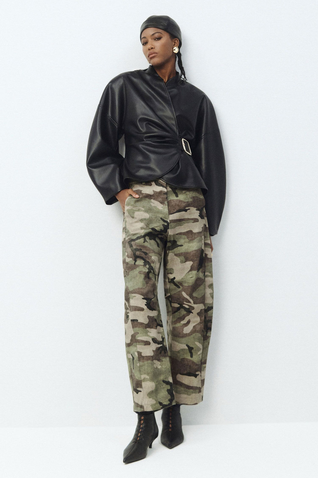 CALÇA CAMUFLAGEM BEGE E VERDE MILITAR COM PREGAS IMPERIAL
