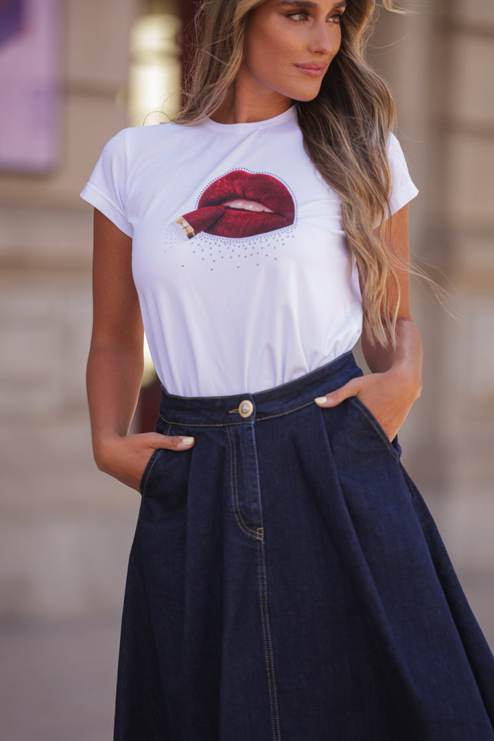 T-SHIRT BRANCA LIPS COM PEDRARIA MISS YOU