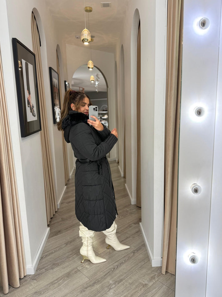 CASACO ACOLCHOADO PRETO COM PELO PONTO CHIC