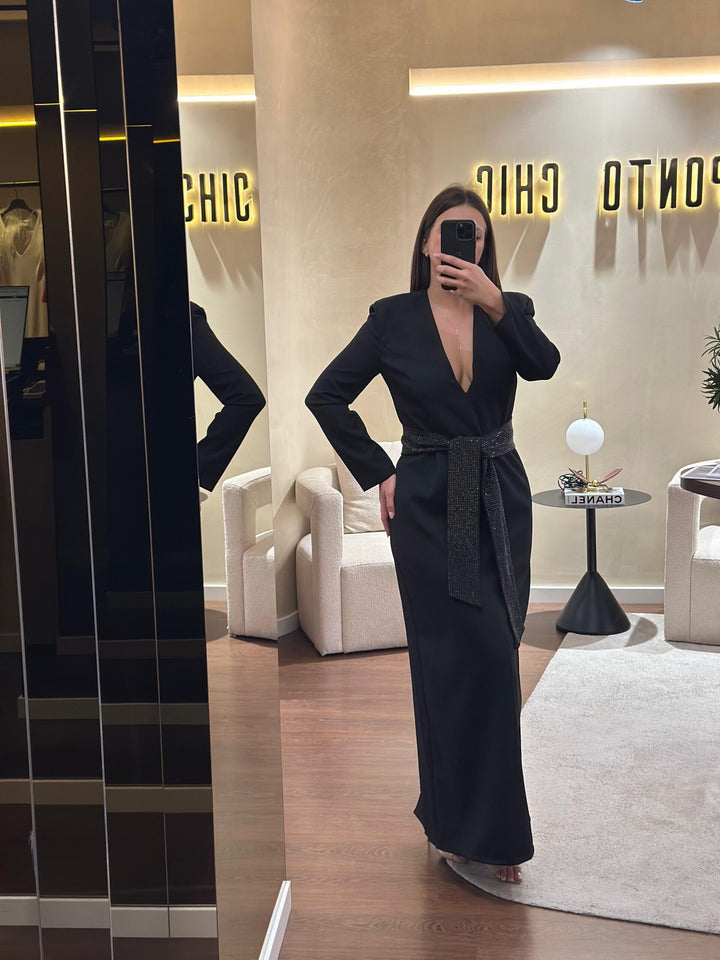 VESTIDO MIDI PRETO COM CINTO DE BRILHANTES LANÇA PERFUME
