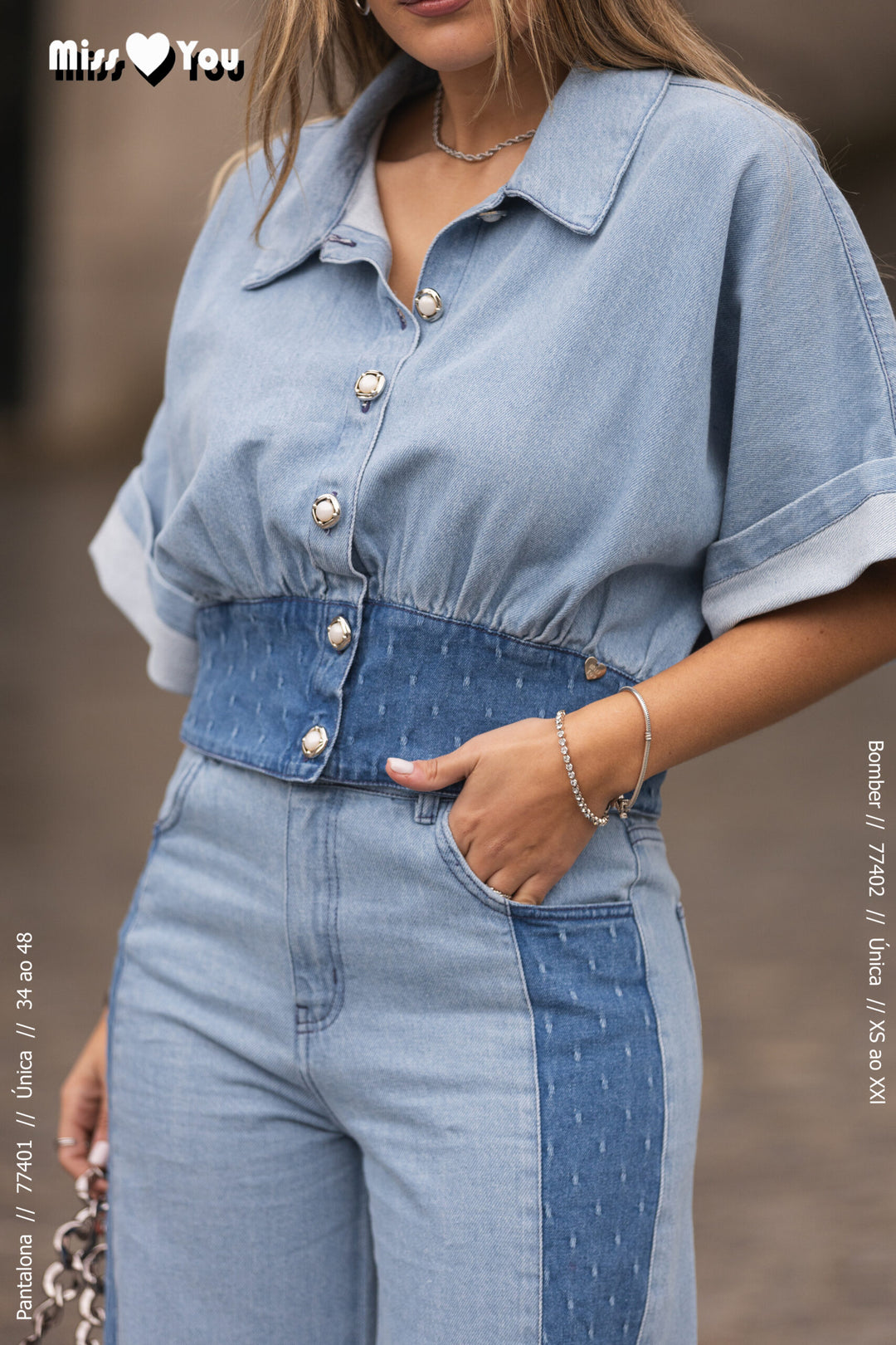 CAMISA DE GANGA AZUL COM BOTÕES JOIA E DETALHE EM CONTRASTE MISS YOU