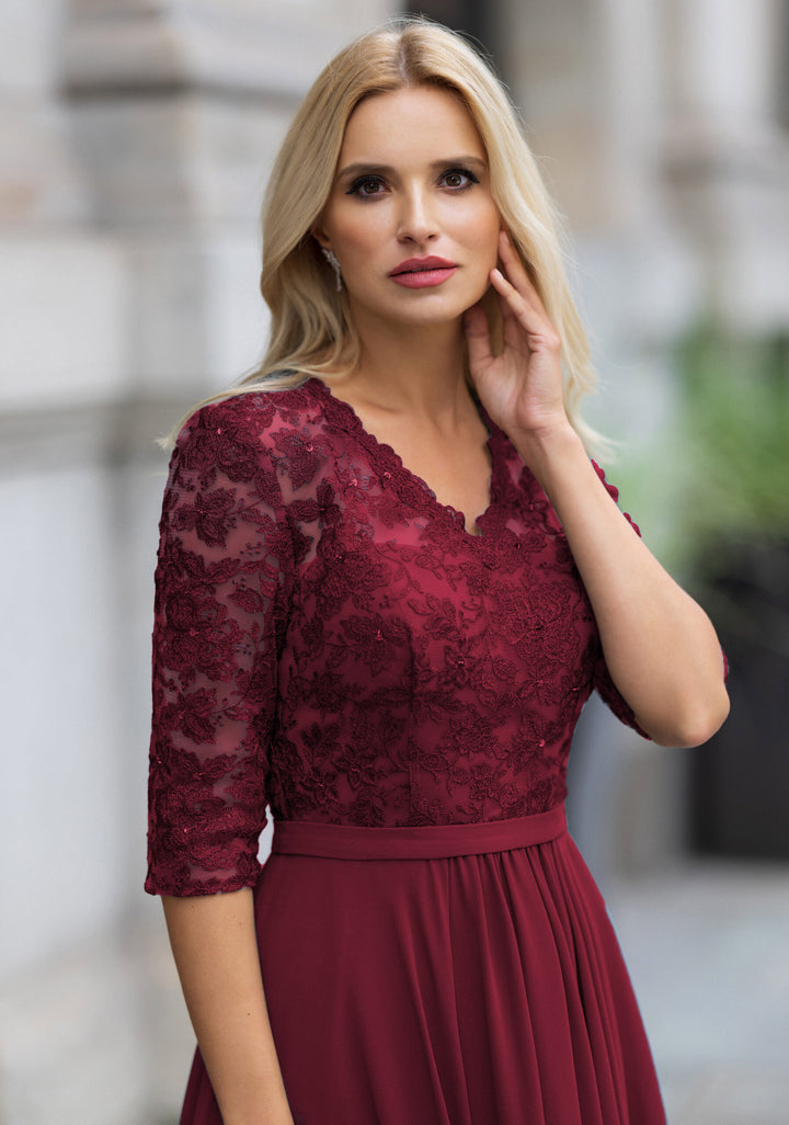 VESTIDO BORDEAUX LONGO RENDADO COM MANGA TRÊS QUARTOS PONTO CHIC