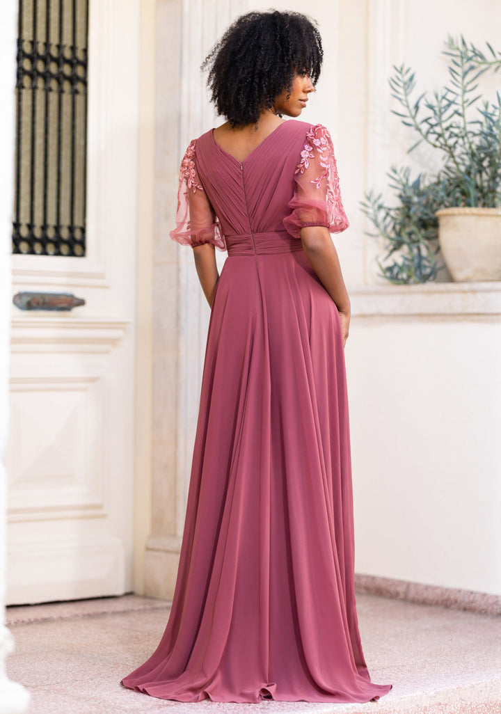VESTIDO LONGO ROSA COM MANGAS BORDADAS PONTO CHIC
