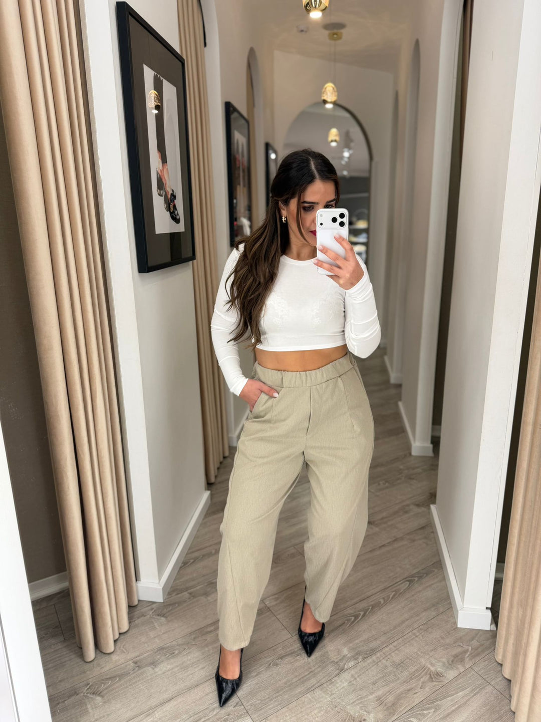 TOP CROPPED BRANCO MANGA COMPRIDA PONTO CHIC