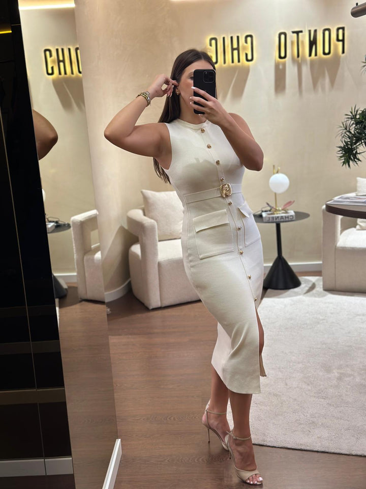 VESTIDO EM MALHA COM BOTÕES PONTO CHIC