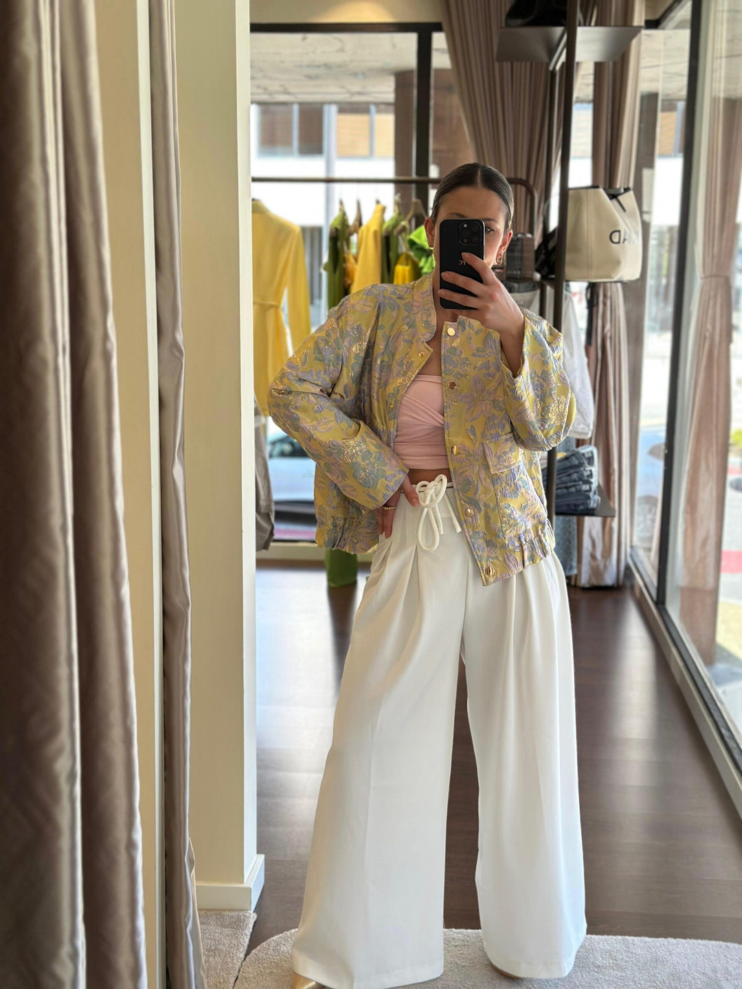 PANTALONA BRANCA COM MACHOS NA FRENTE PONTO CHIC