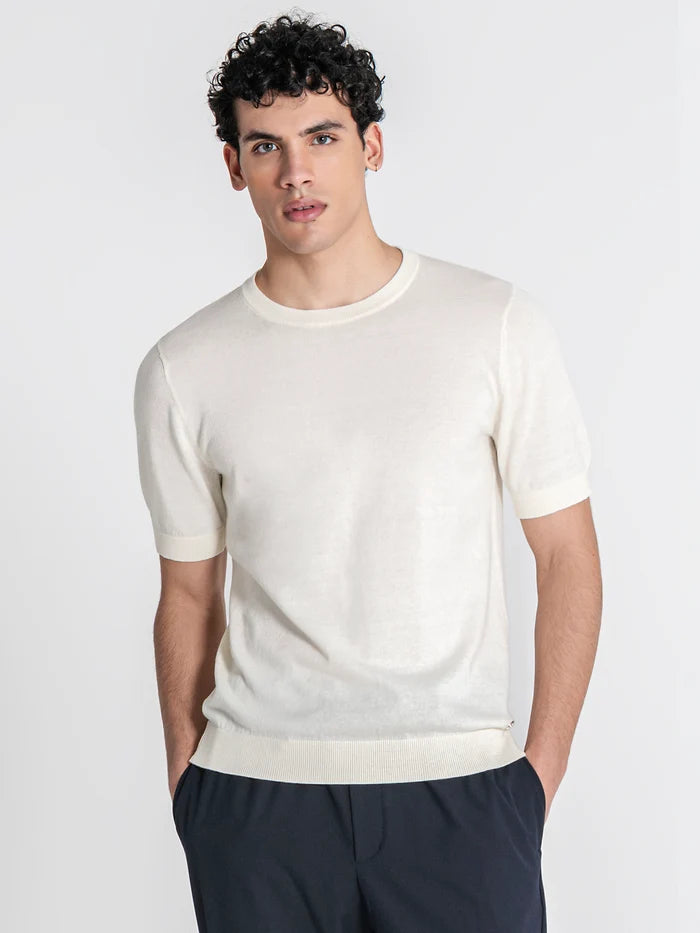 T-SHIRT BRANCA EM MALHA PONTO CHIC