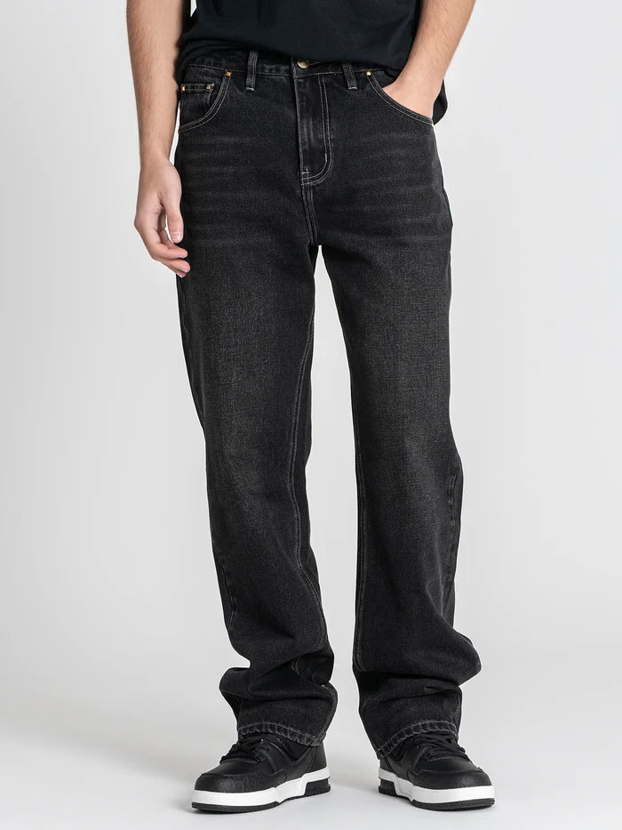 CALÇAS JEANS PRETAS COM LAVAGEM PONTO CHIC