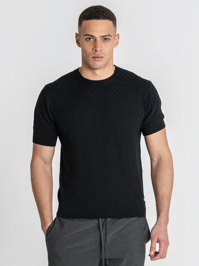 T-SHIRT PRETA EM MALHA QUADRADOS PONTO CHIC