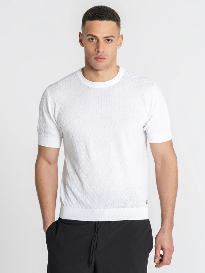 T-SHIRT BRANCA EM MALHA QUADRADOS PONTO CHIC