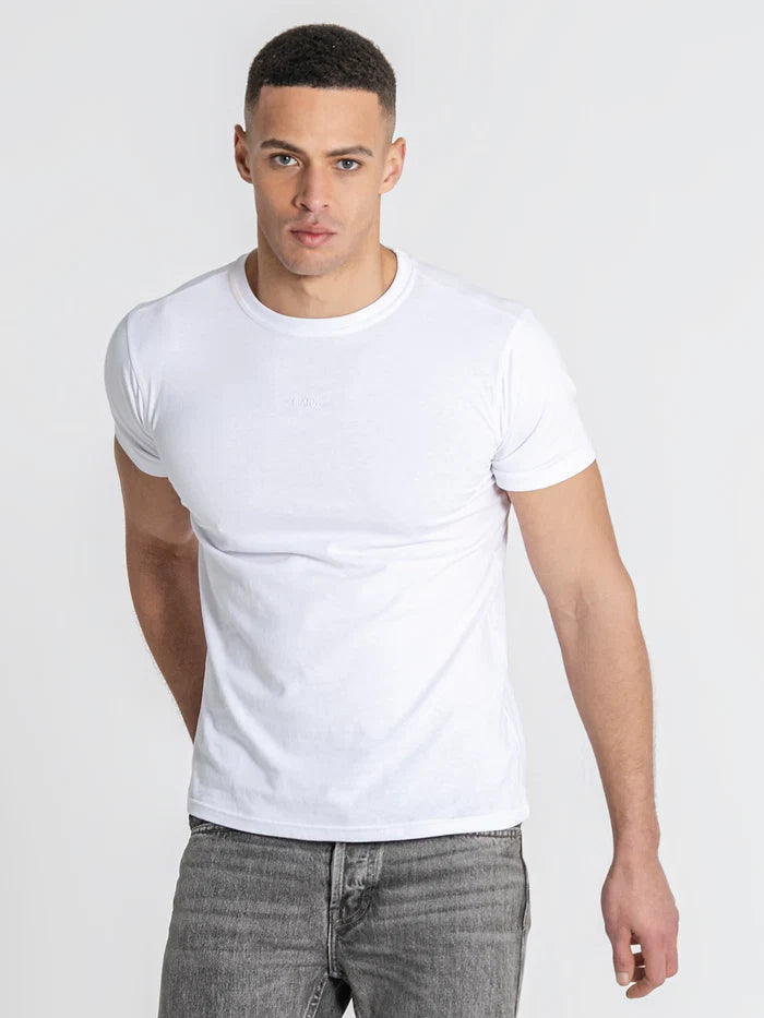 T-SHIRT BRANCA COM LOGO PONTO CHIC