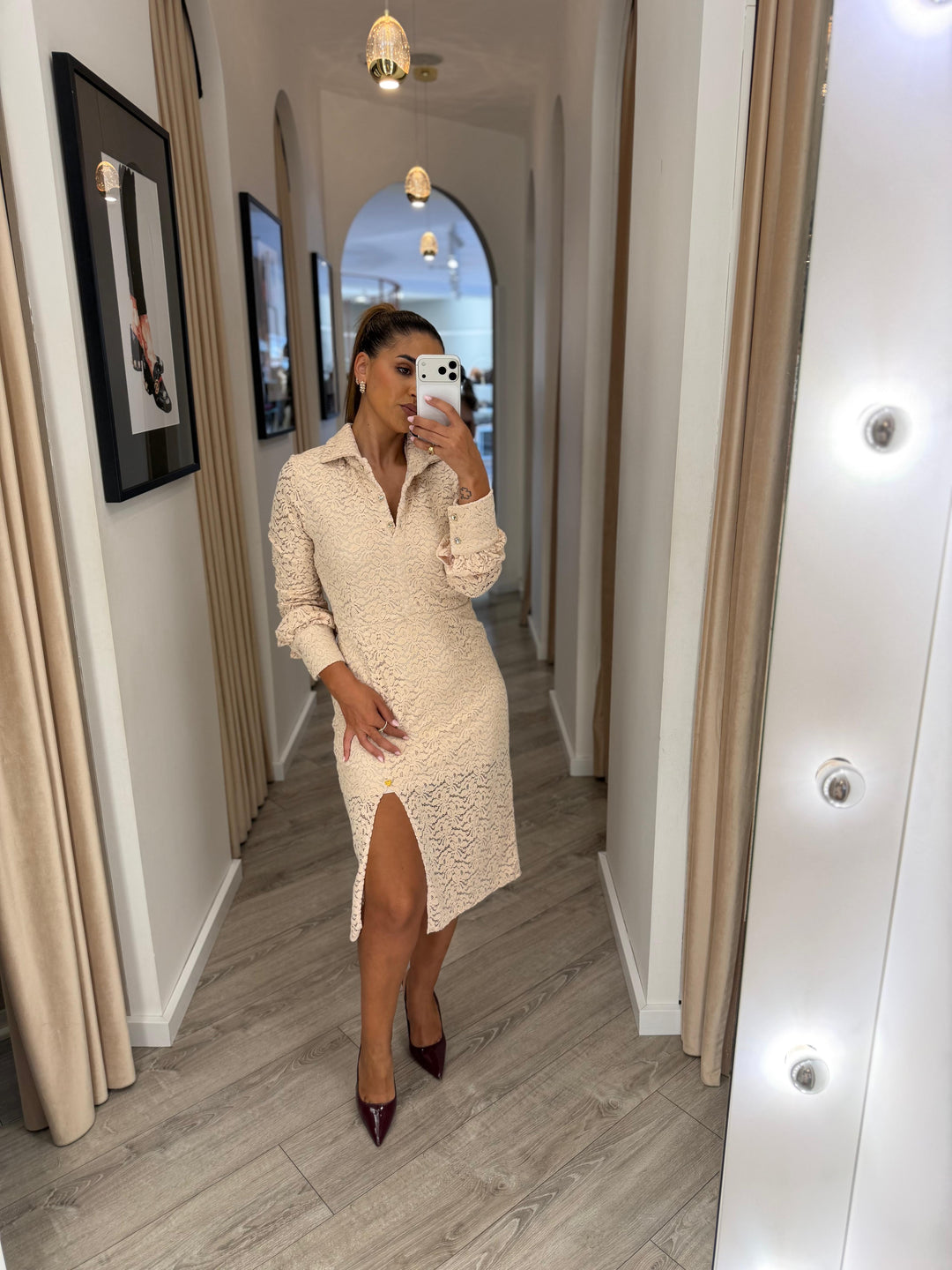 VESTIDO BEGE EM RENDA COM CINTO MISS YOU