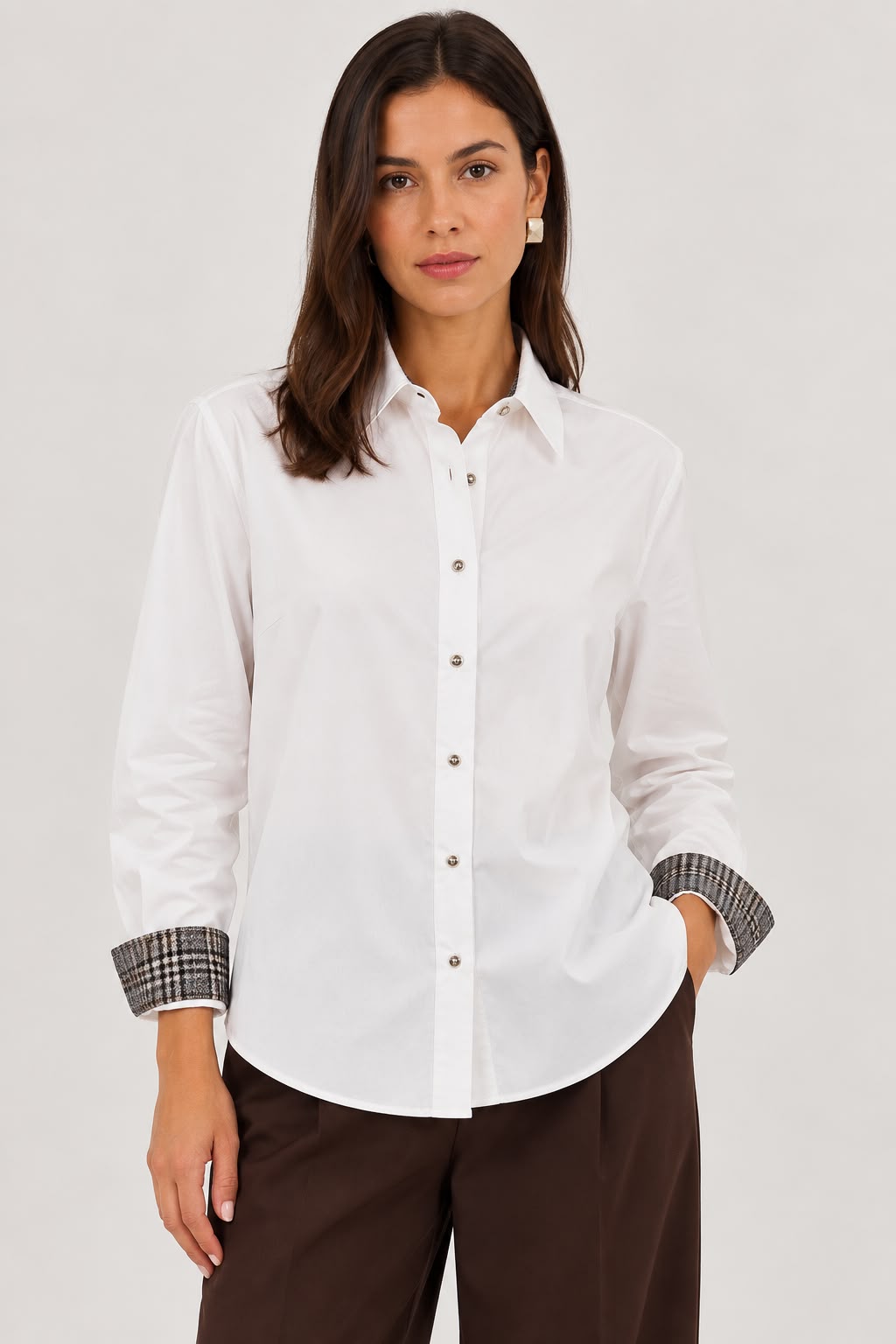 CAMISA BRANCA COM PORMENOR XADREZ NO INTERIOR DOS PUNHOS LANÇA PERFUME