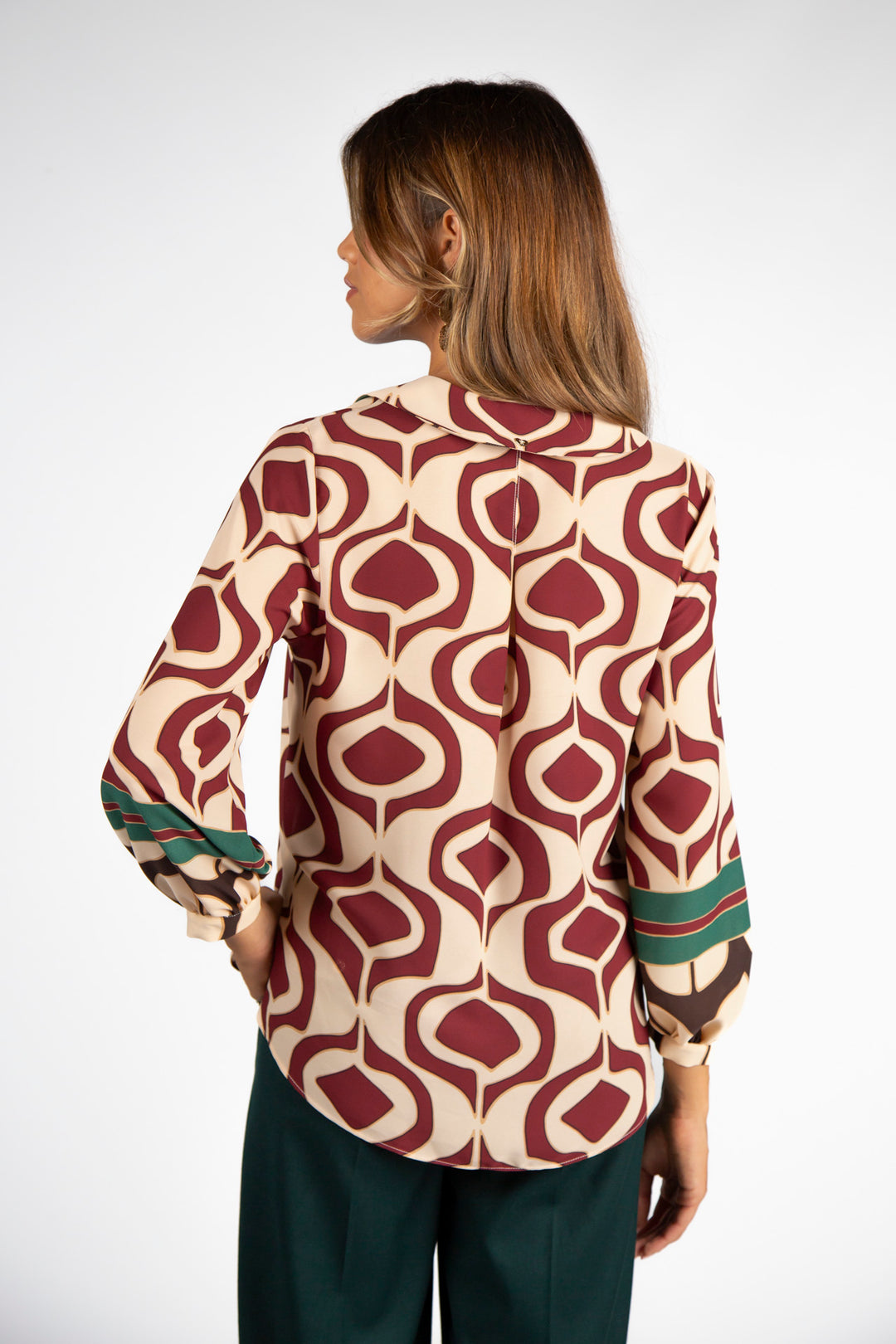 BLUSA ESTAMPADA EM TONS DE BORDO E BEGE SILVINA CAMPOS