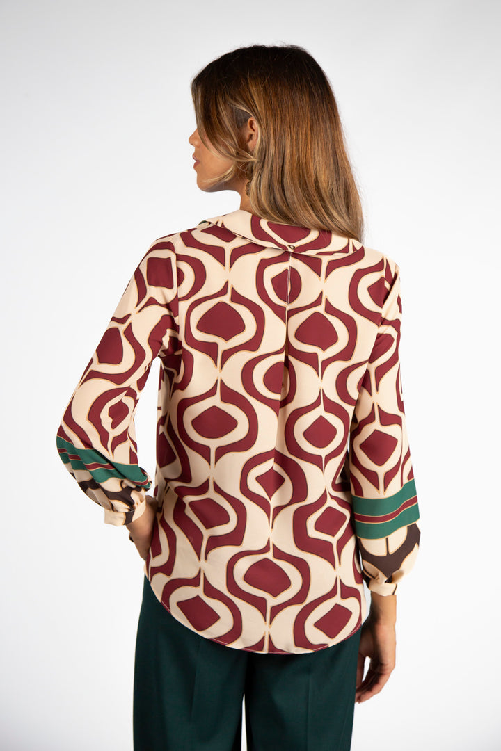 BLUSA ESTAMPADA EM TONS DE BORDO E BEGE SILVINA CAMPOS