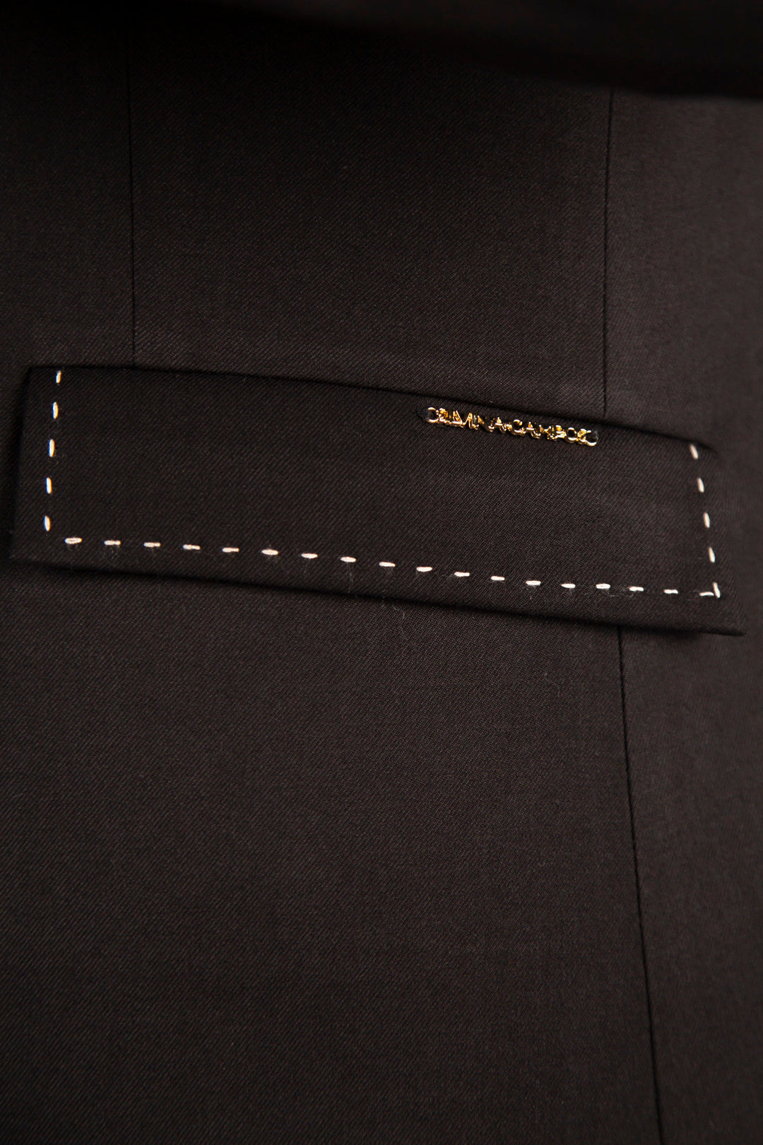 BLAZER PRETO COM DETALHE DE COSTURA SILVINA CAMPOS