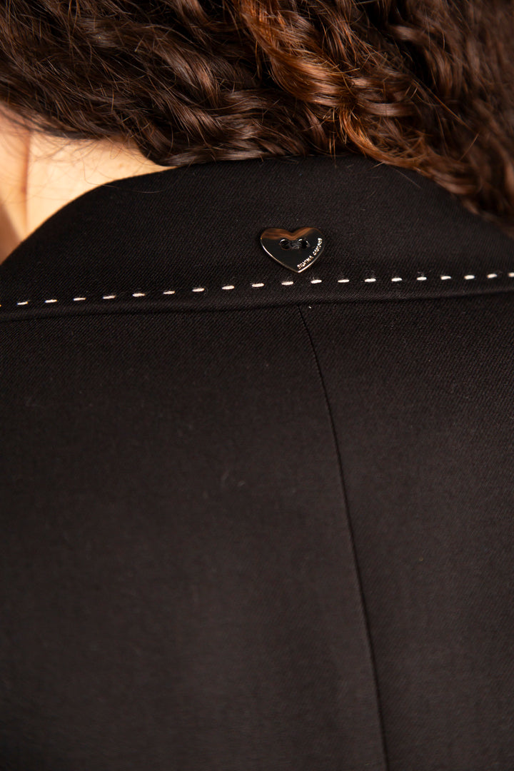 BLAZER PRETO COM DETALHE DE COSTURA SILVINA CAMPOS