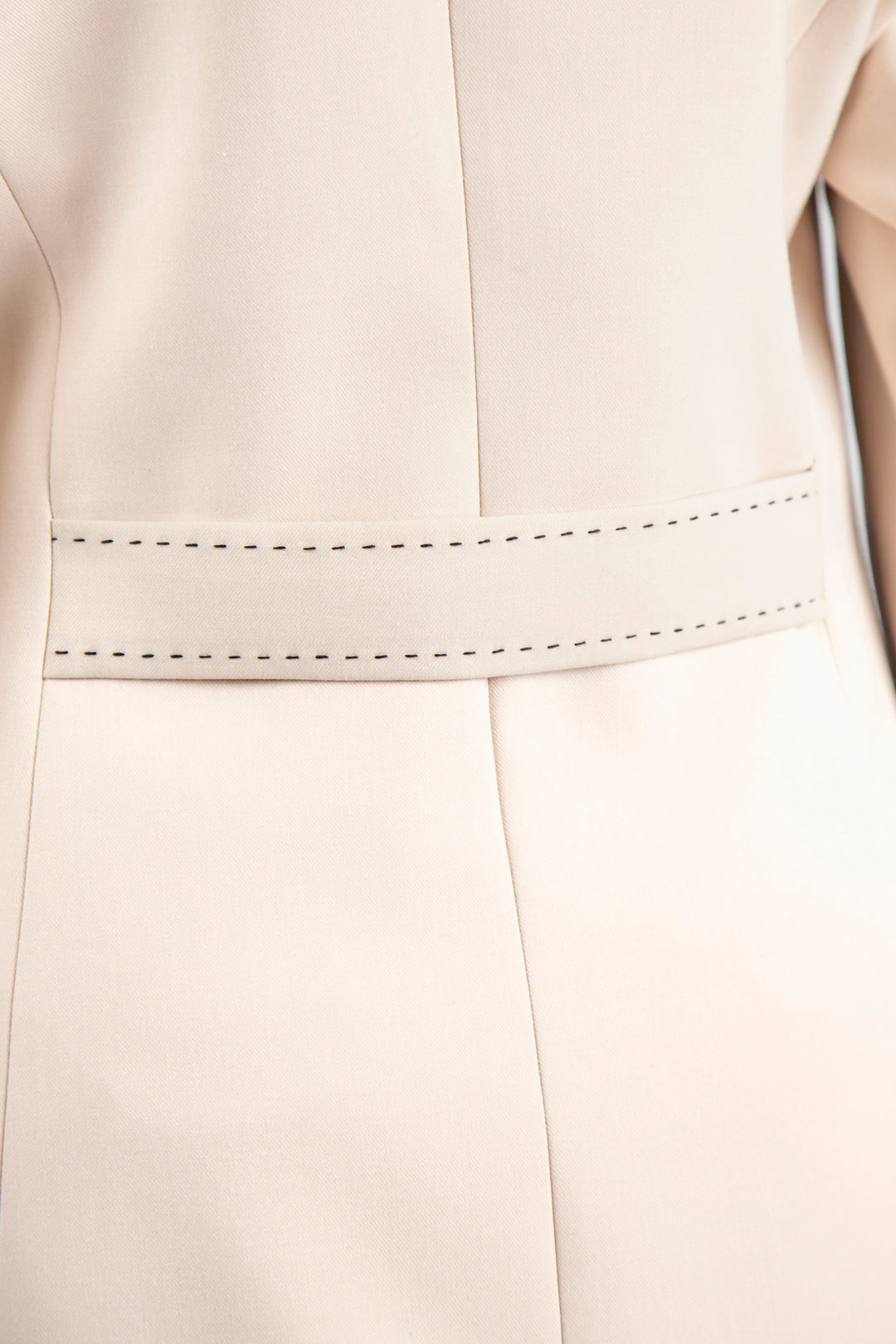 BLAZER BEGE COM DETALHE DE COSTURA SILVINA CAMPOS