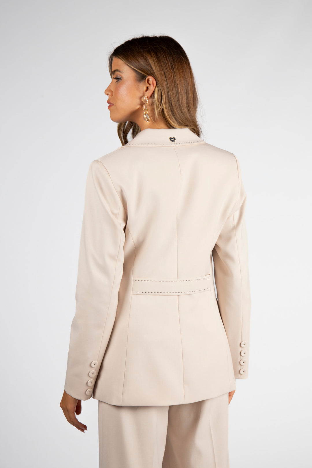 BLAZER BEGE COM DETALHE DE COSTURA SILVINA CAMPOS