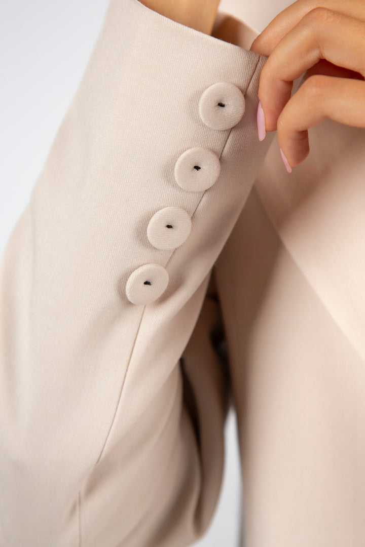 BLAZER BEGE COM DETALHE DE COSTURA SILVINA CAMPOS