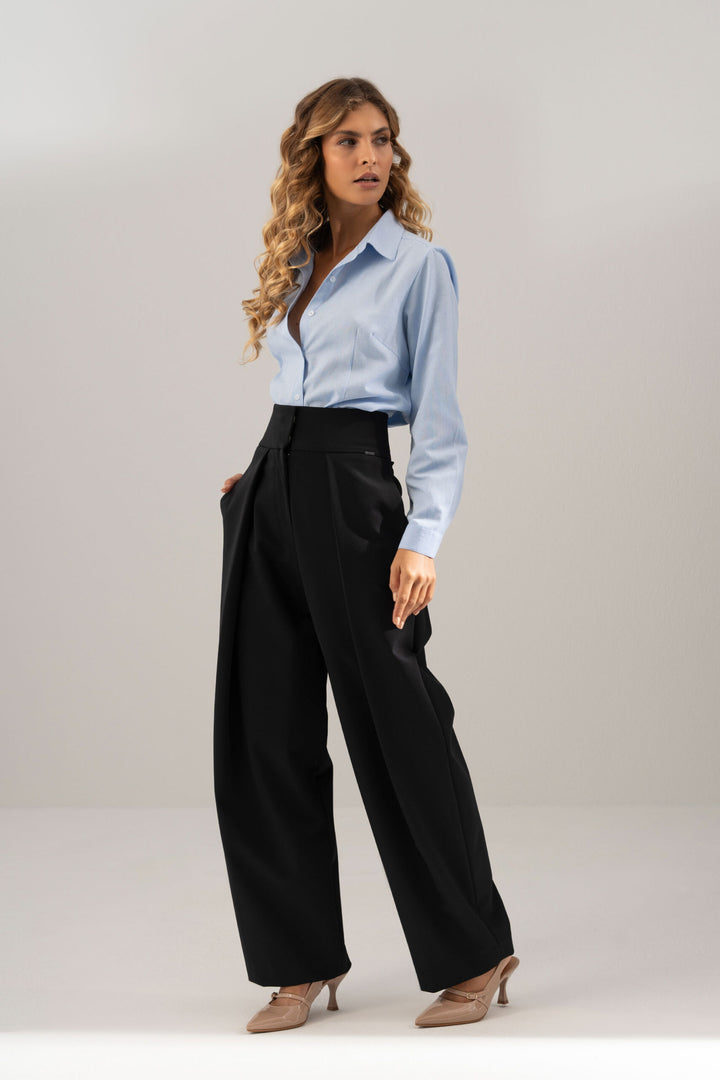 CALÇA PRETA CINTURA SUBIDA COM PREGA FERRACHE