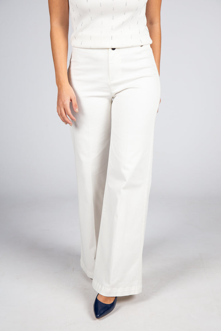 CALÇA DE SARGA BRANCA CORTE FLARE SILVINA CAMPOS