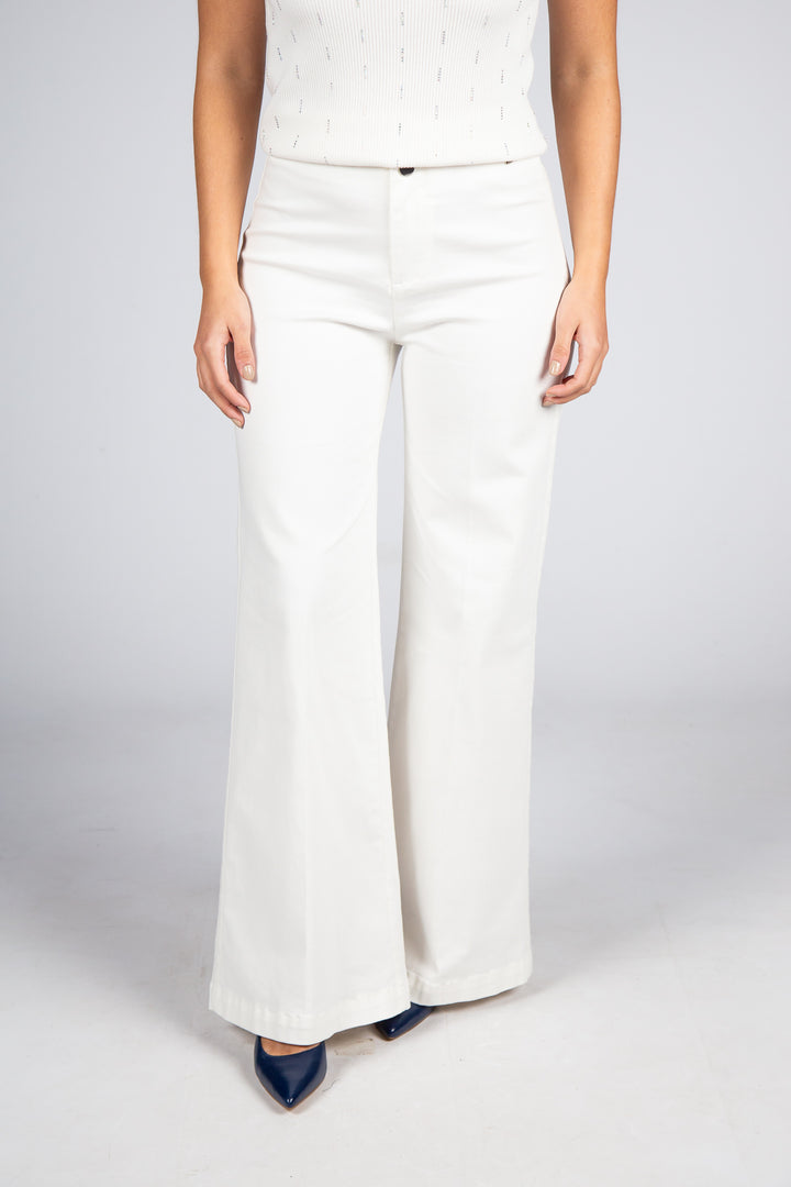 CALÇA DE SARGA BRANCA CORTE FLARE SILVINA CAMPOS