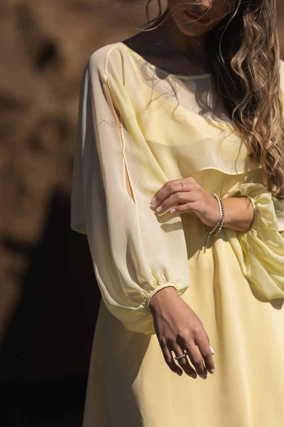 VESTIDO COMPRIDO AMARELO MANTEIGA COM FOLHO NA COSTA SILVINA CAMPOS