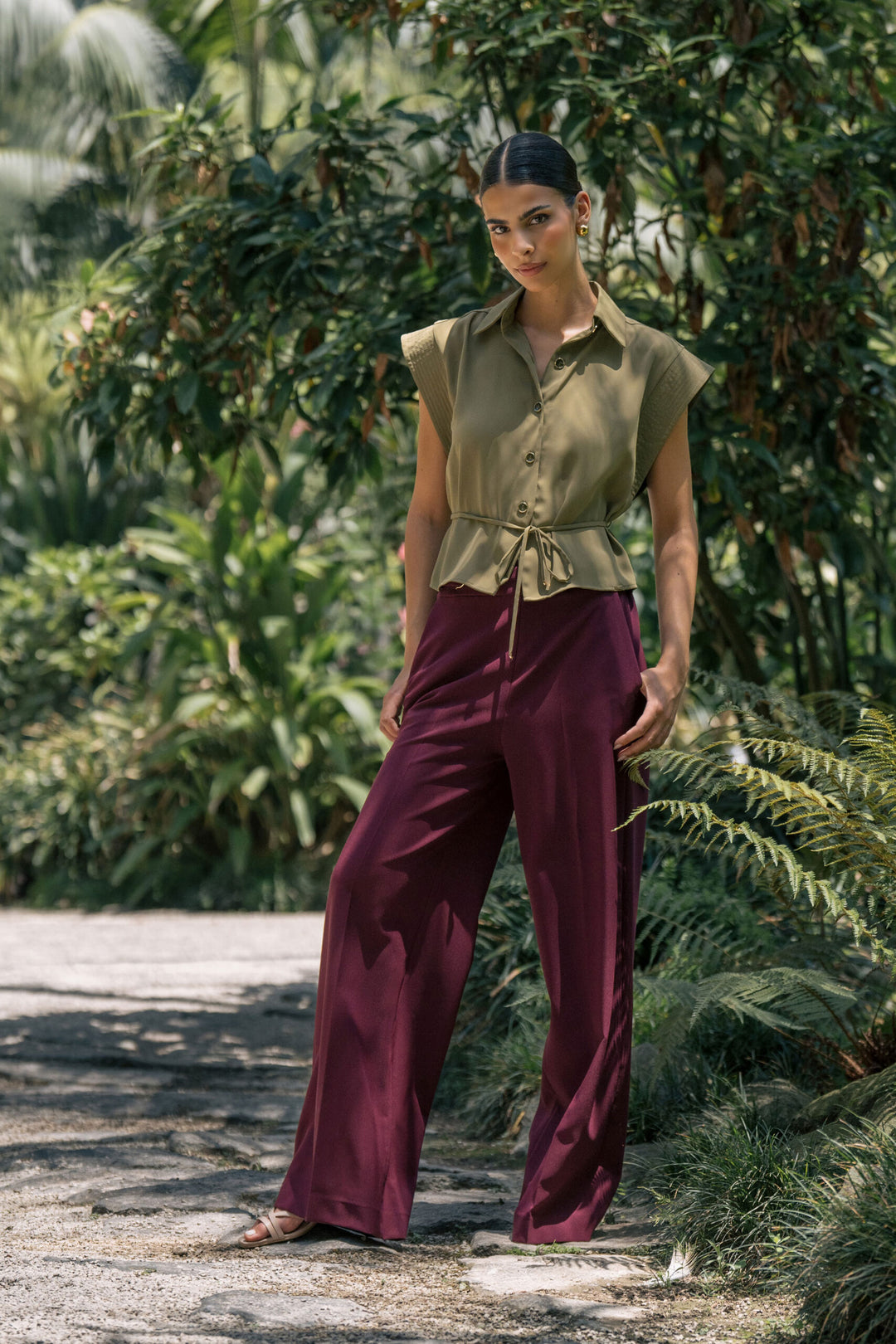 BLUSA VERDE FLUIDA COM CINTO FERRACHE