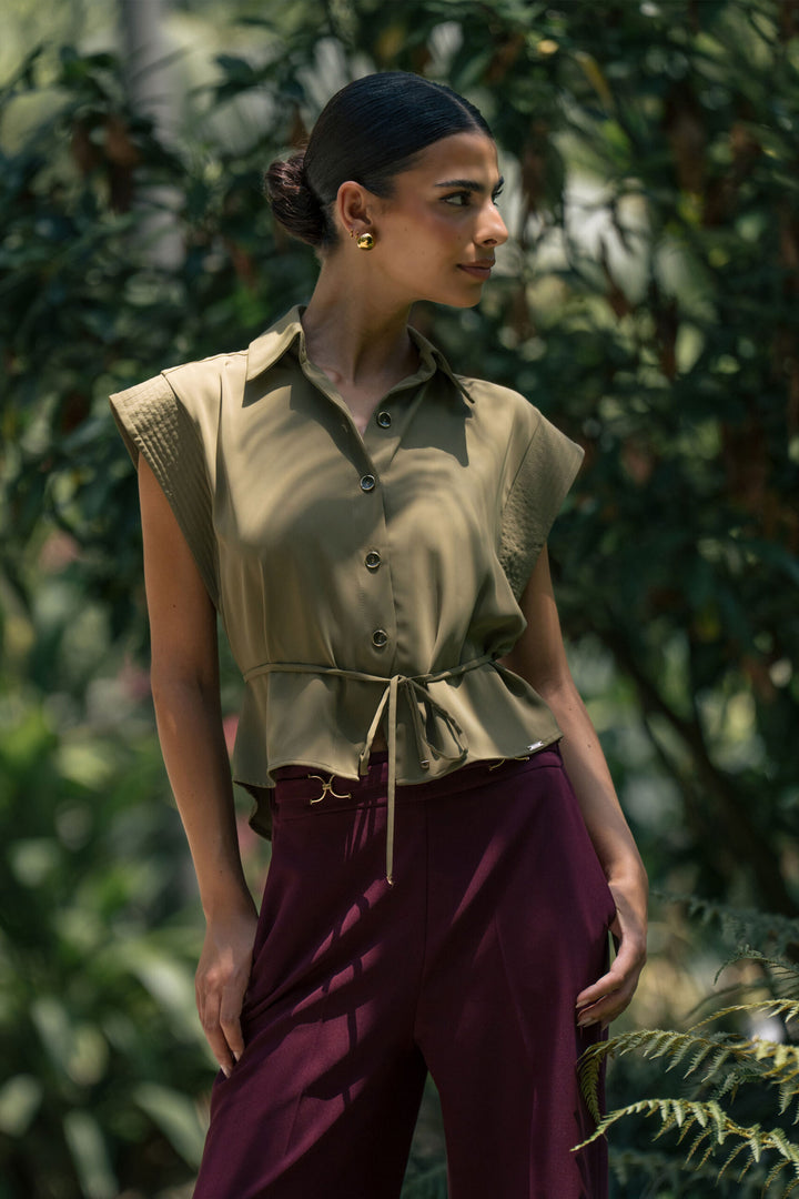 BLUSA VERDE FLUIDA COM CINTO FERRACHE