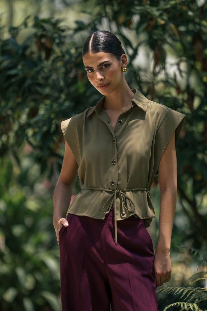 BLUSA VERDE FLUIDA COM CINTO FERRACHE