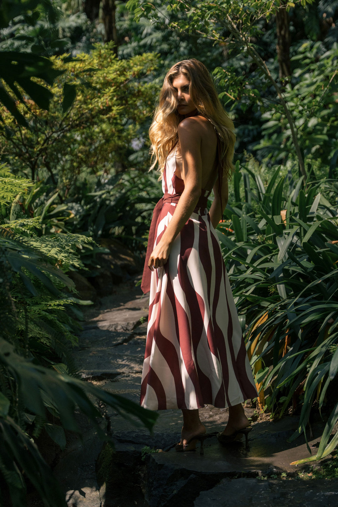 VESTIDO COMPRIDO ESTAMPADO DECOTE HALTER FERRACHE
