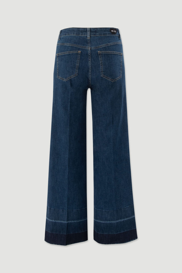 JEANS WIDE LEG COM DETALHE DE BAINHA FERRACHE