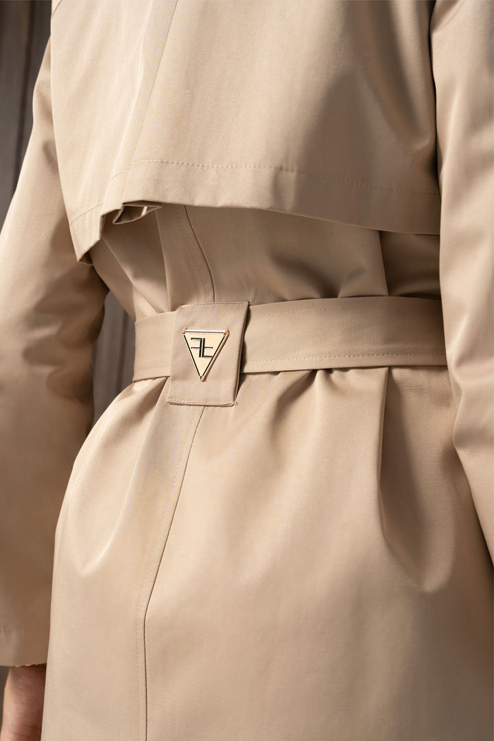 Trench coat bege com cinto Ferrache | Ponto Chic
