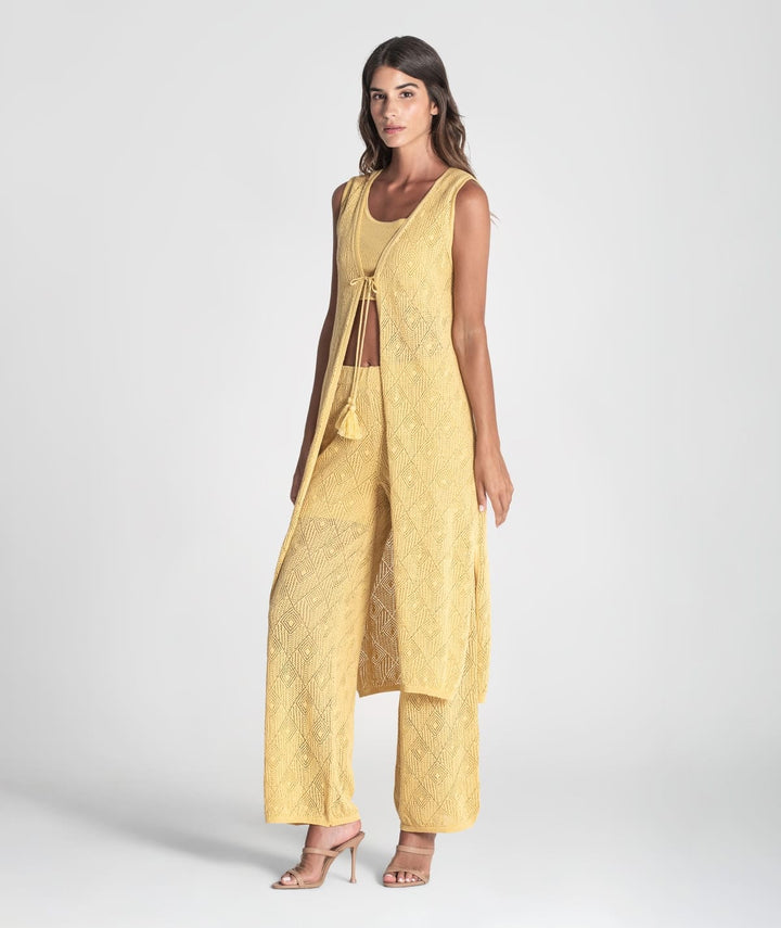 COLETE AMARELO PERFURADO COM ATILHOS RUGA
