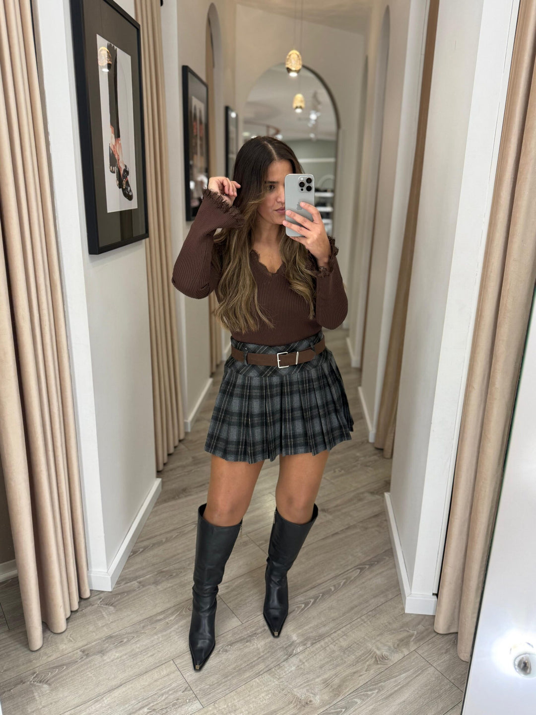 SAIA CURTA XADREZ CINZA PONTO CHIC