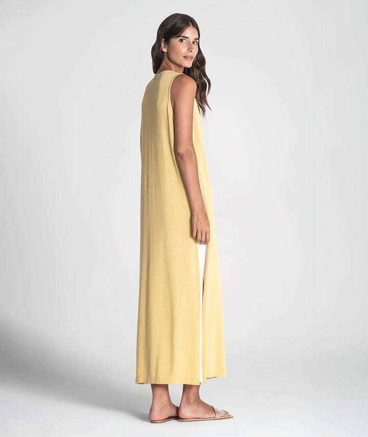VESTIDO AMARELO COM CONTRASTE DE COR RUGA